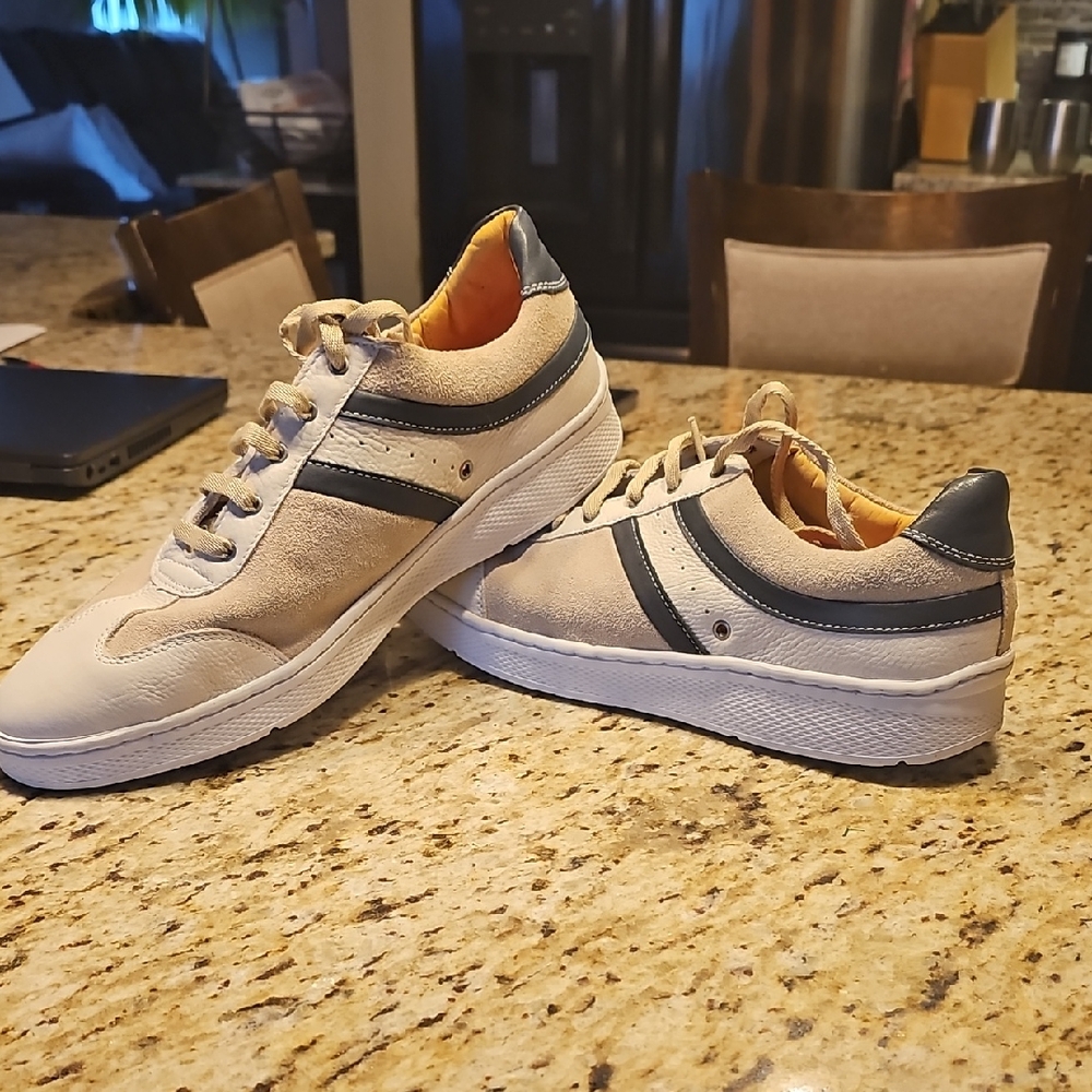 Stylish Men's Sneakers in White and Gray